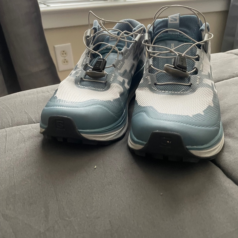 Salomon Womens Ultra Glides size 8